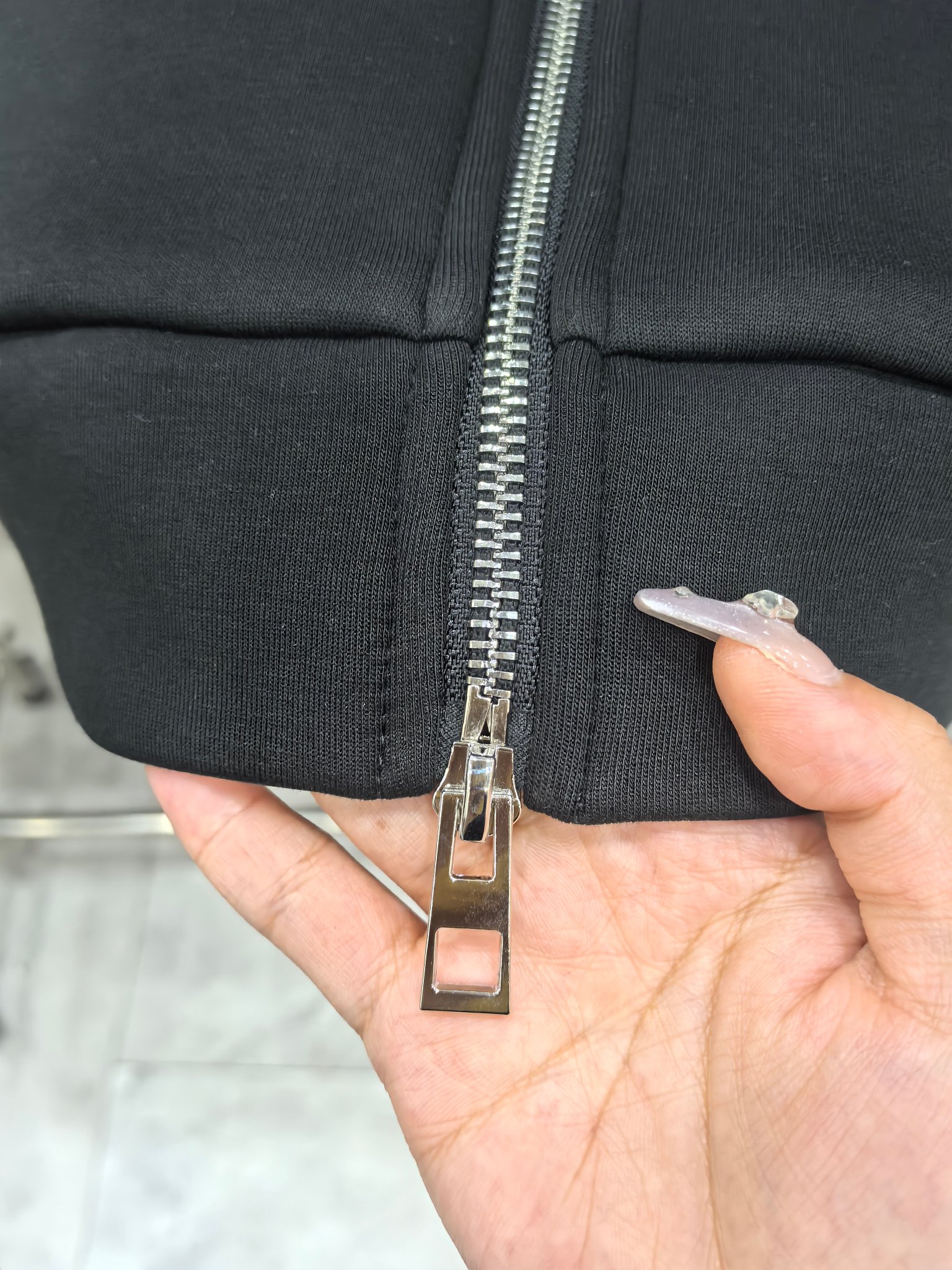 罗意威 2025早秋新款休闲套装！专柜同步。细节精致高级，品牌logo压胶高级感满满。定织面料更显年轻活