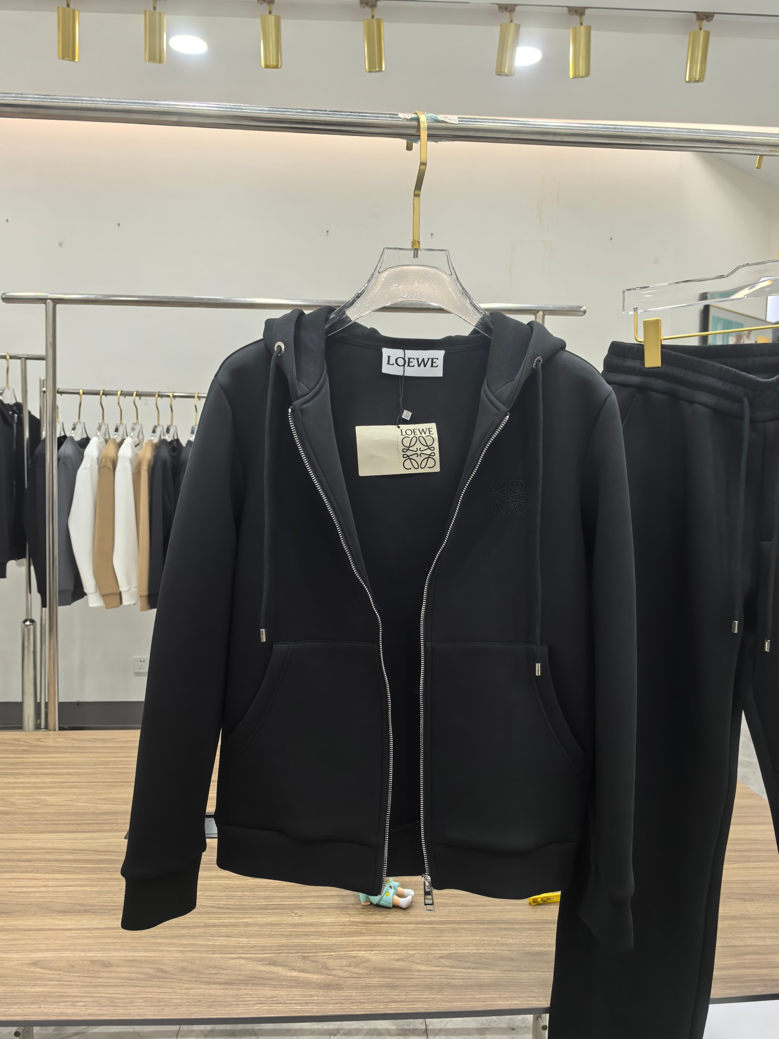 罗意威 2025早秋新款休闲套装！专柜同步。细节精致高级，品牌logo压胶高级感满满。定织面料更显年轻活