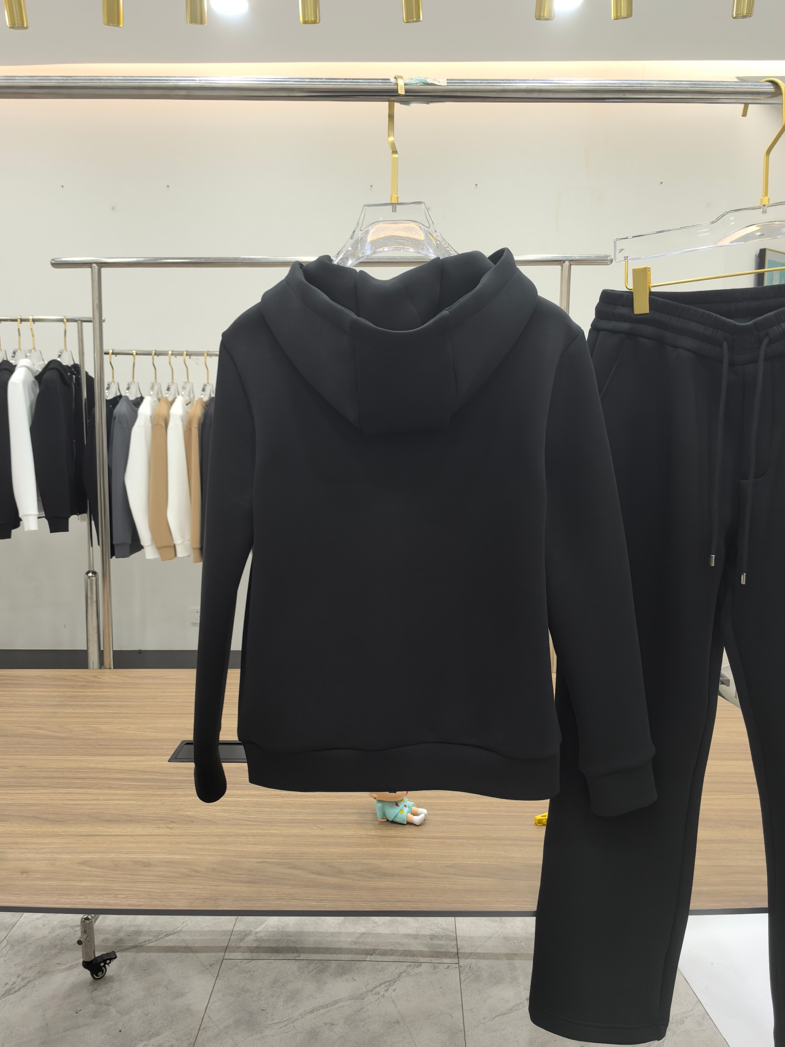 罗意威 2025早秋新款休闲套装！专柜同步。细节精致高级，品牌logo压胶高级感满满。定织面料更显年轻活