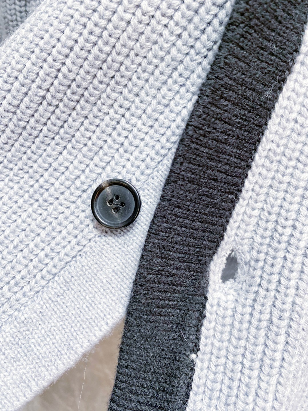 罗意威 2025毛衣外套 2025秋冬最新系列，专柜1:1顶级复刻，全品相！加厚款，时下最流行的老钱风，