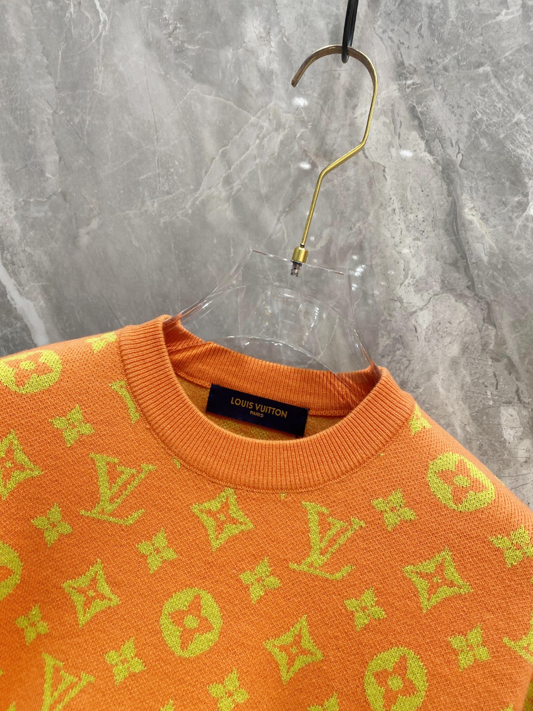 LV2025毛衣外套 2025秋冬最新系列，专柜1:1顶级复刻，全品相！加厚款，时下最流行的老钱风，老板