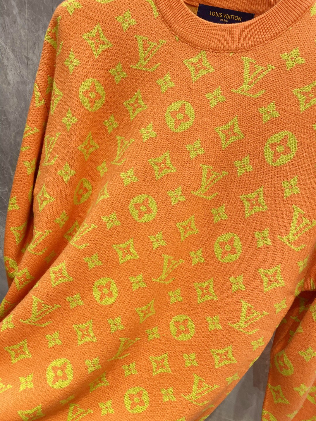 LV2025毛衣外套 2025秋冬最新系列，专柜1:1顶级复刻，全品相！加厚款，时下最流行的老钱风，老板