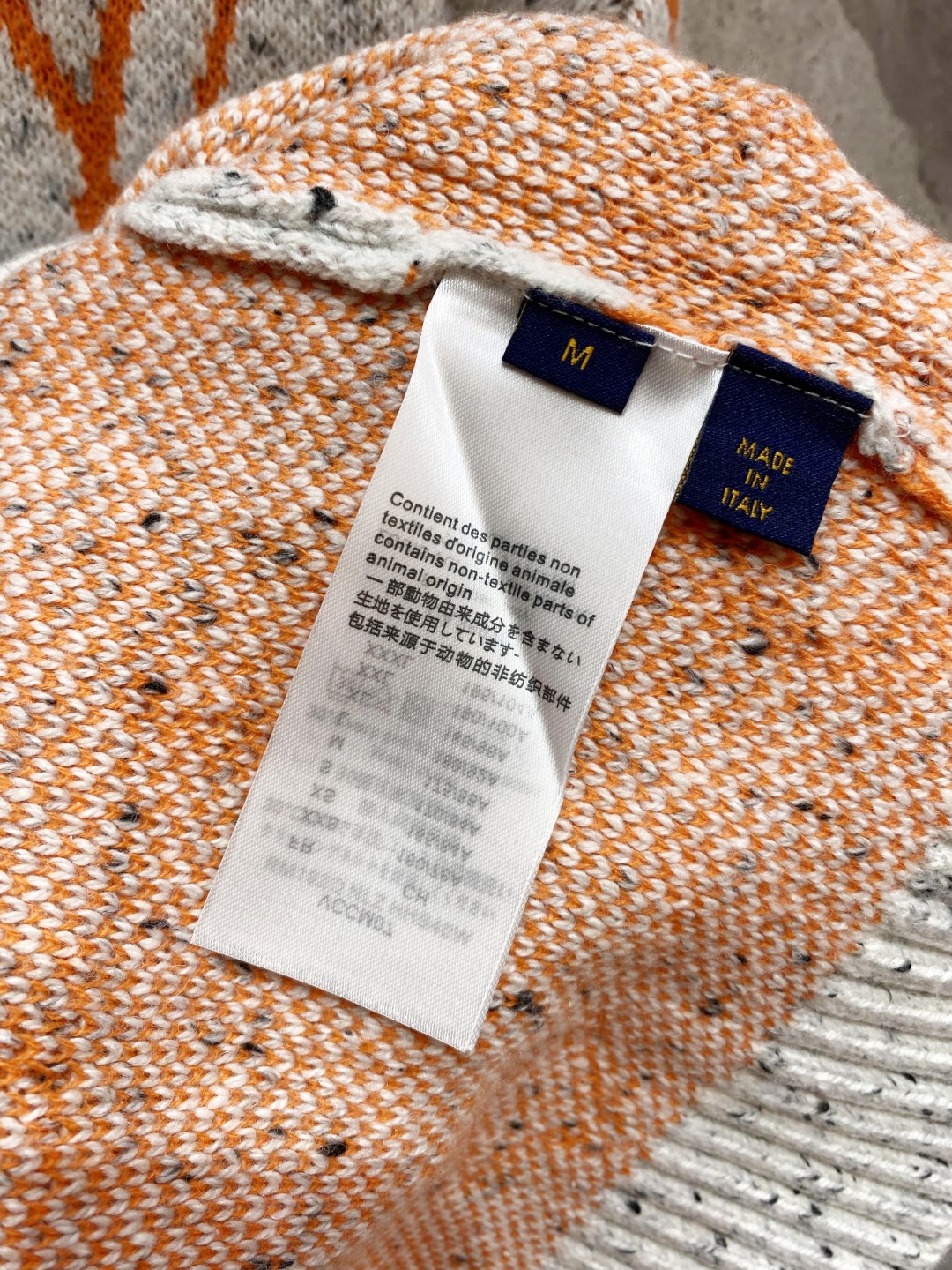 LV2025毛衣外套 2025秋冬最新系列，专柜1:1顶级复刻，全品相！加厚款，时下最流行的老钱风，老板