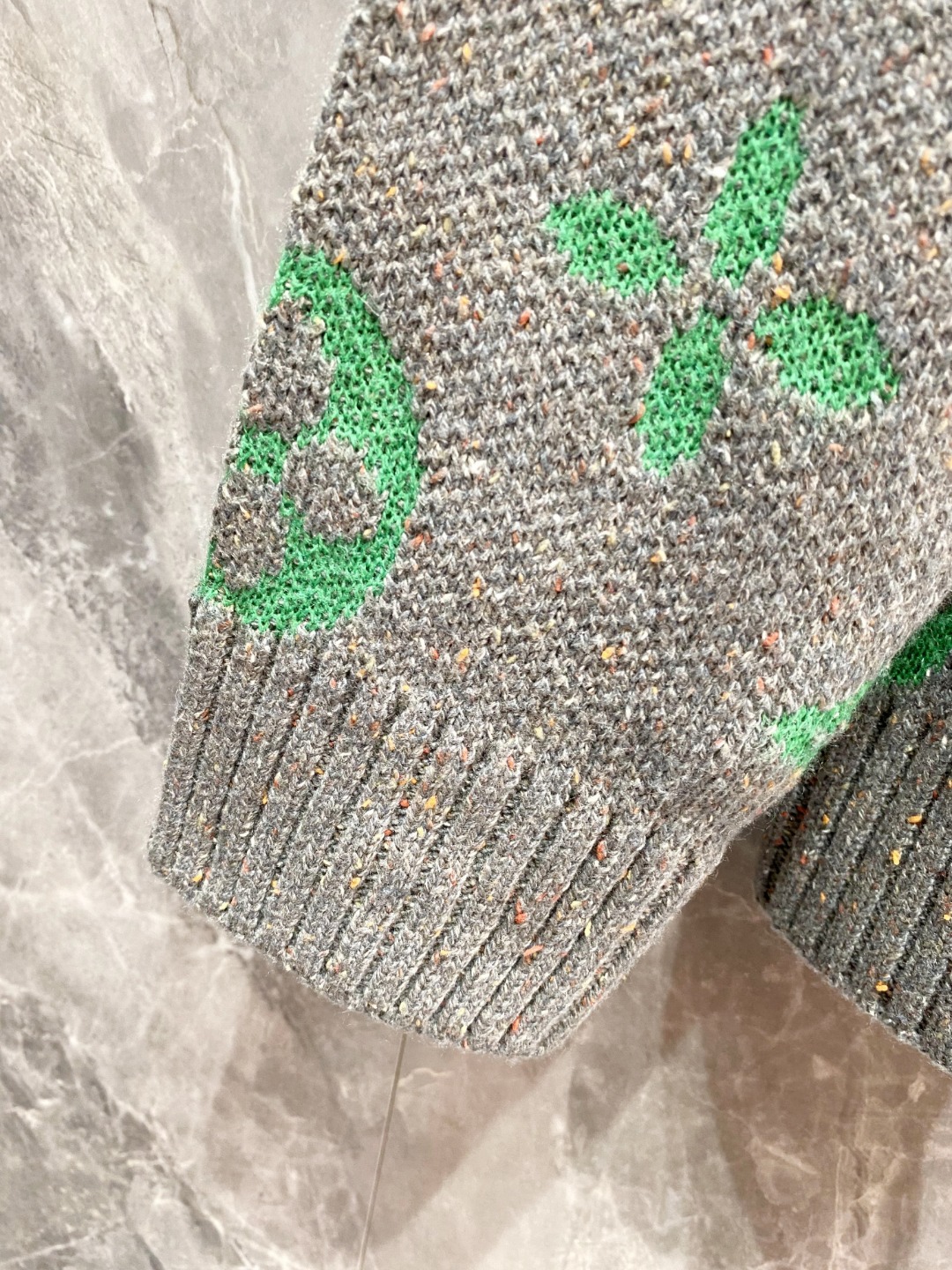 LV2025毛衣外套 2025秋冬最新系列，专柜1:1顶级复刻，全品相！加厚款，时下最流行的老钱风，老板