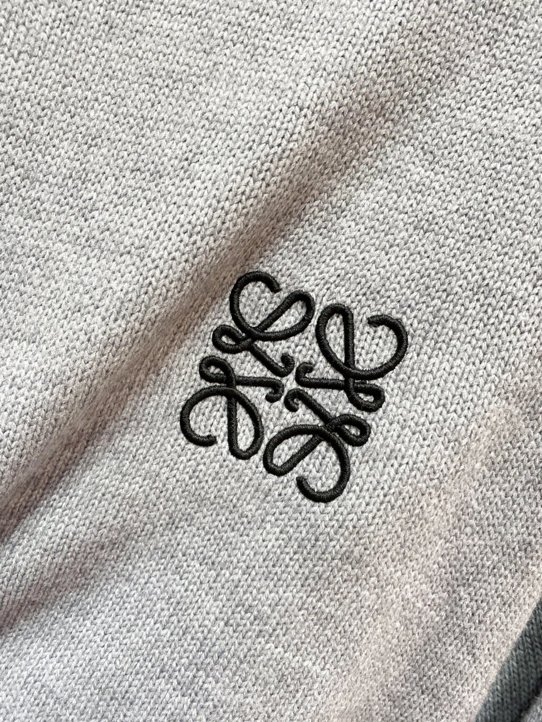 罗意威2025毛衣外套 2025秋冬最新系列，专柜1:1顶级复刻，全品相！加厚款，时下最流行的老钱风，老