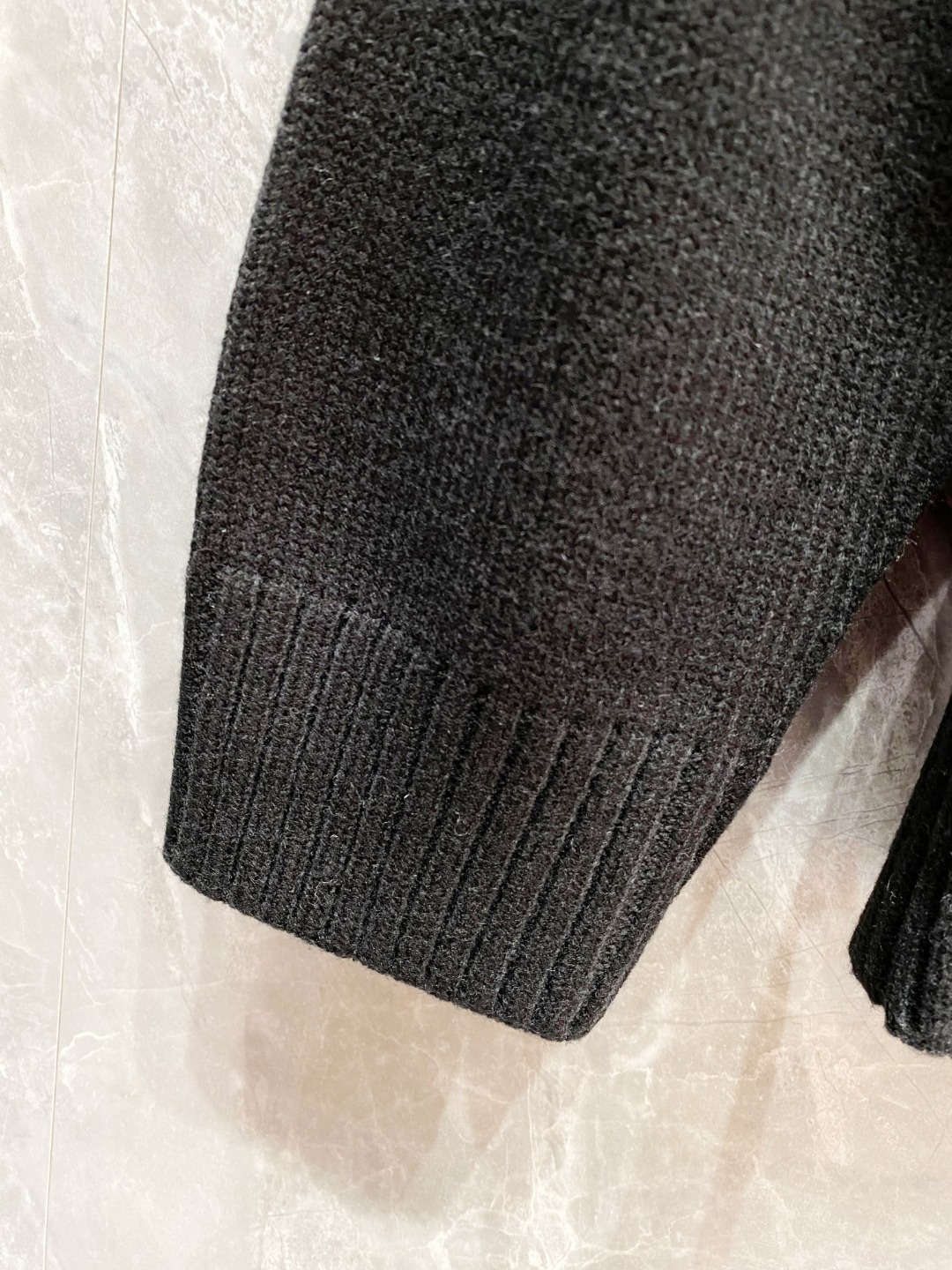 罗意威2025毛衣外套 2025秋冬最新系列，专柜1:1顶级复刻，全品相！加厚款，时下最流行的老钱风，老