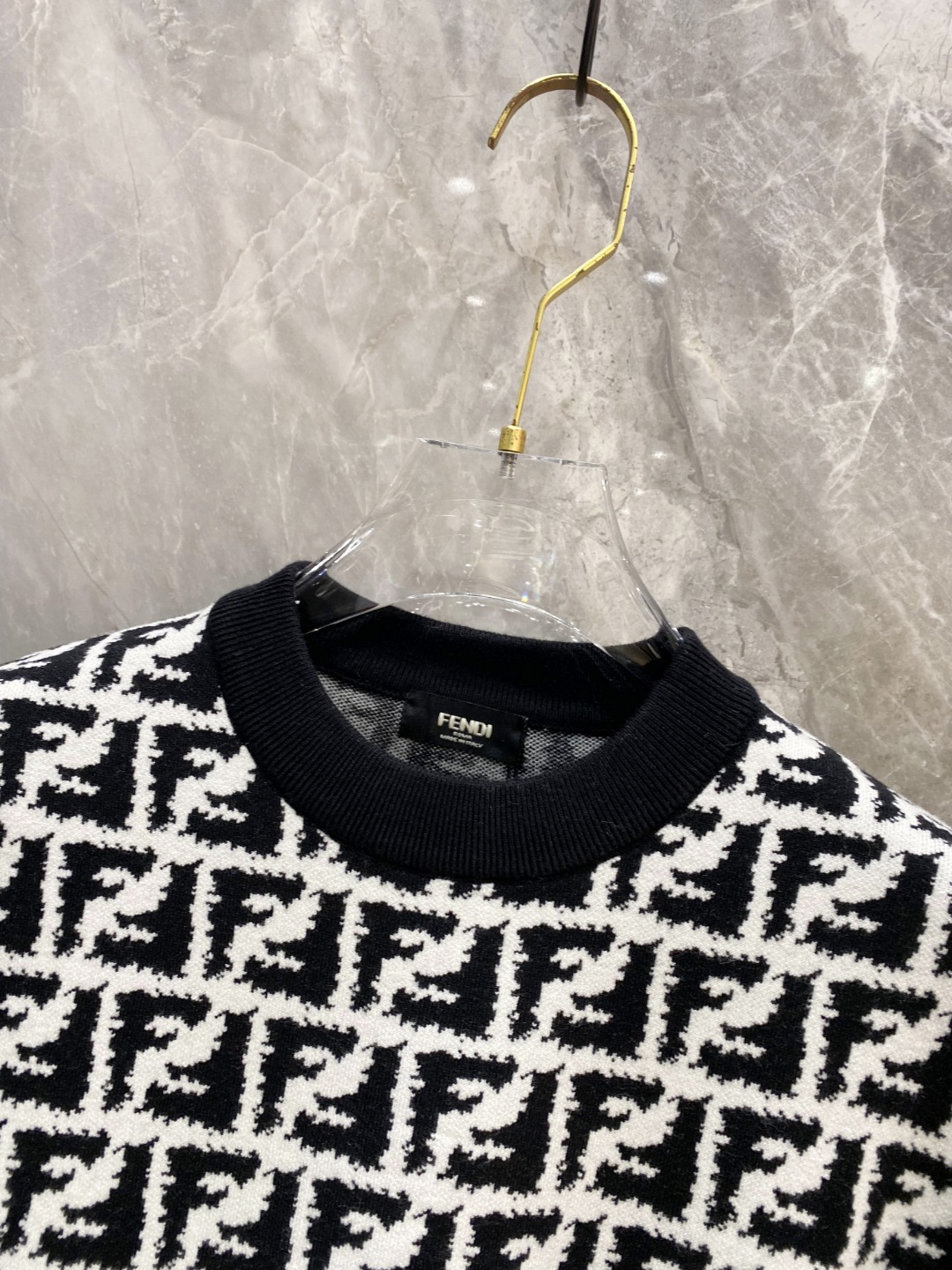 芬迪2025毛衣外套 2025秋冬最新系列，专柜1:1顶级复刻，全品相！加厚款，时下最流行的老钱风，老板