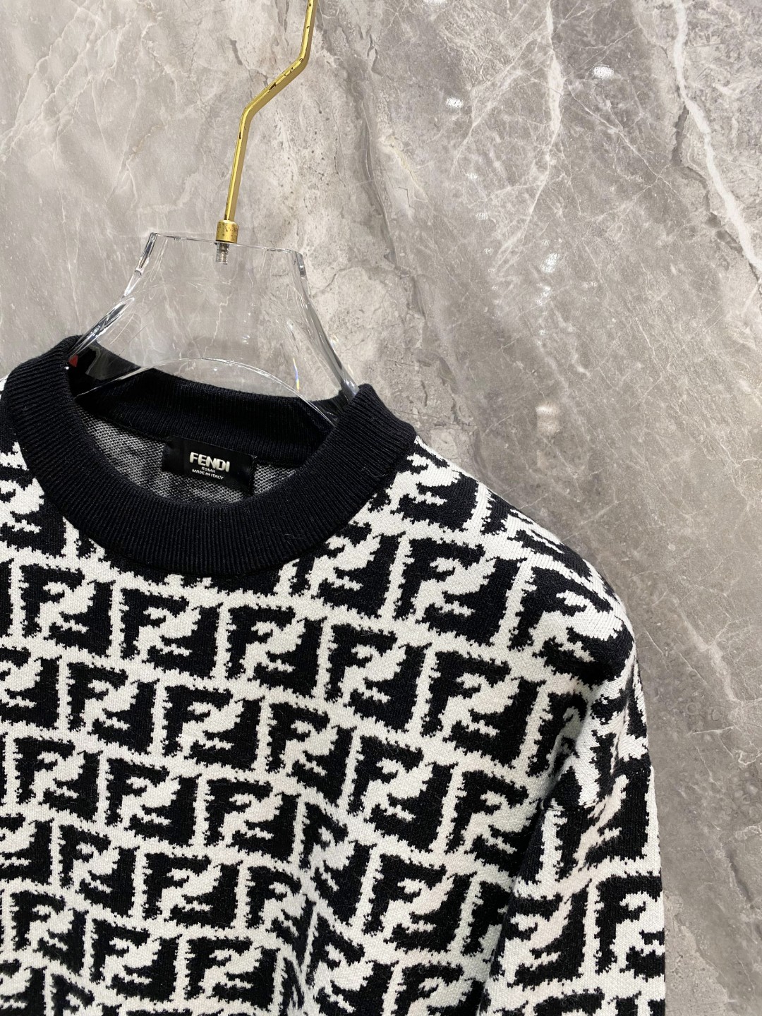 芬迪2025毛衣外套 2025秋冬最新系列，专柜1:1顶级复刻，全品相！加厚款，时下最流行的老钱风，老板