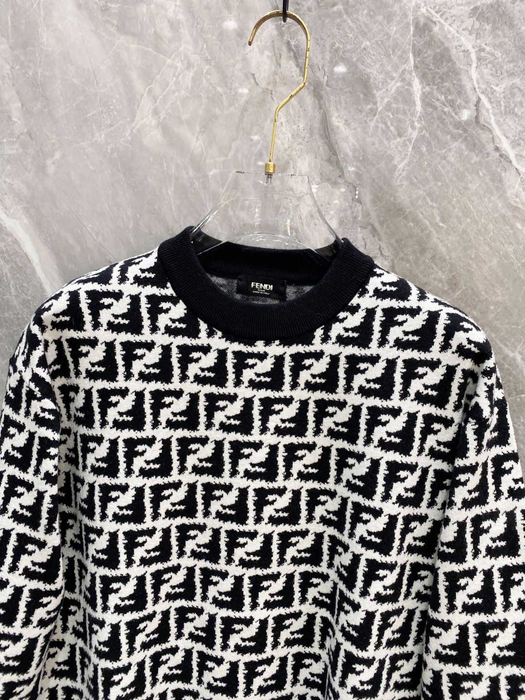 芬迪2025毛衣外套 2025秋冬最新系列，专柜1:1顶级复刻，全品相！加厚款，时下最流行的老钱风，老板