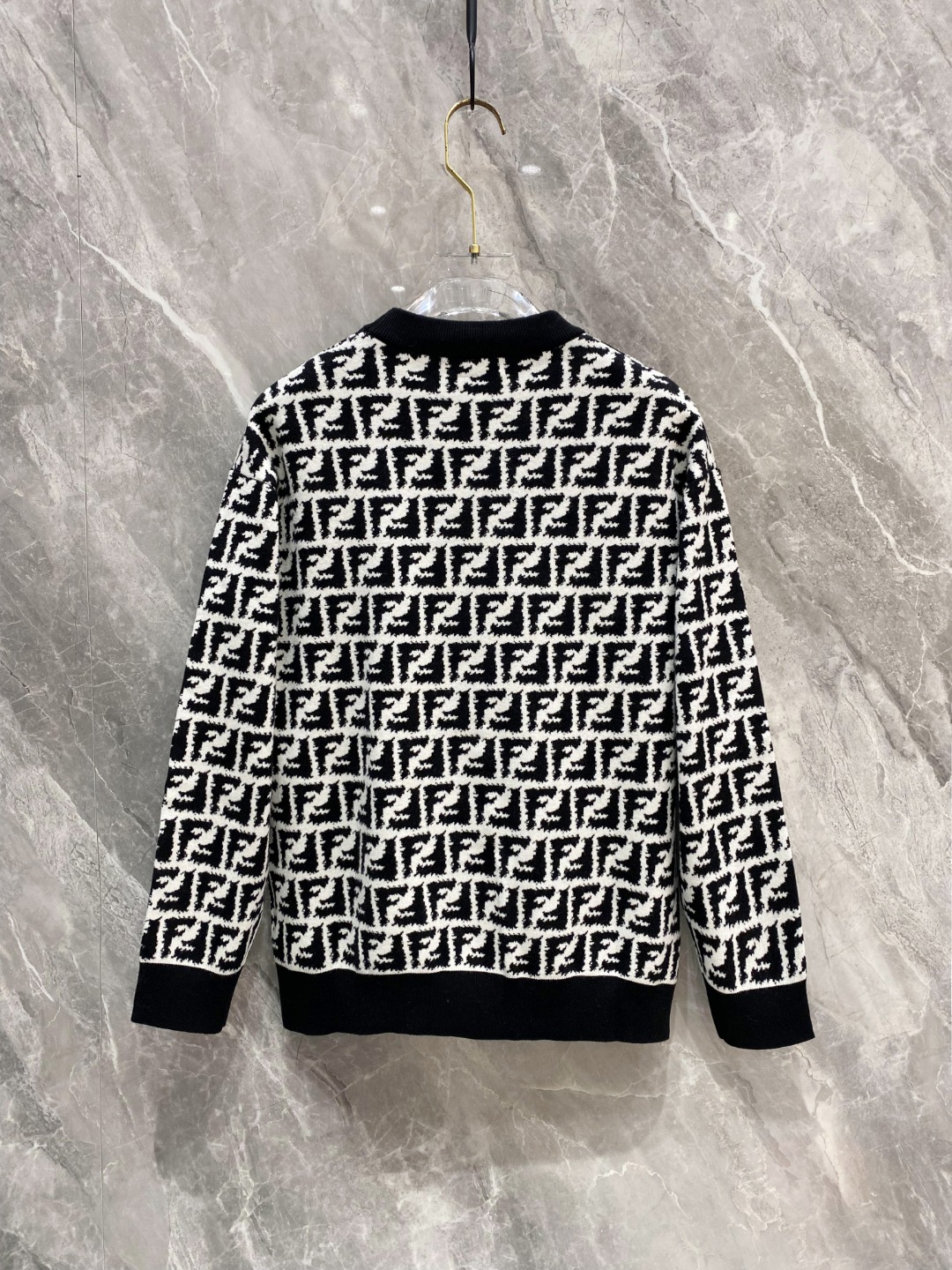 芬迪2025毛衣外套 2025秋冬最新系列，专柜1:1顶级复刻，全品相！加厚款，时下最流行的老钱风，老板