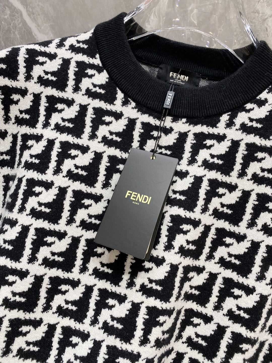 芬迪2025毛衣外套 2025秋冬最新系列，专柜1:1顶级复刻，全品相！加厚款，时下最流行的老钱风，老板