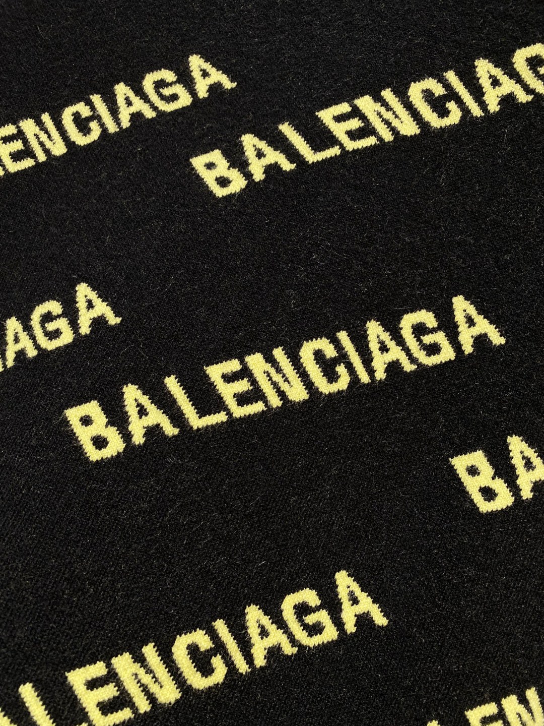 巴黎世家2025毛衣外套 2025秋冬最新系列，专柜1:1顶级复刻，全品相！加厚款，时下最流行的老钱风，