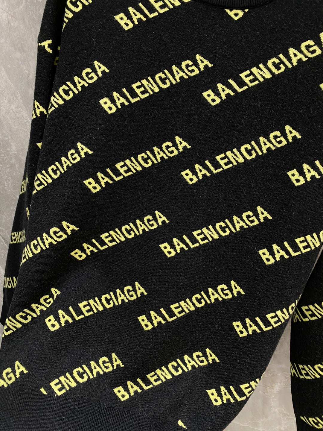 巴黎世家2025毛衣外套 2025秋冬最新系列，专柜1:1顶级复刻，全品相！加厚款，时下最流行的老钱风，