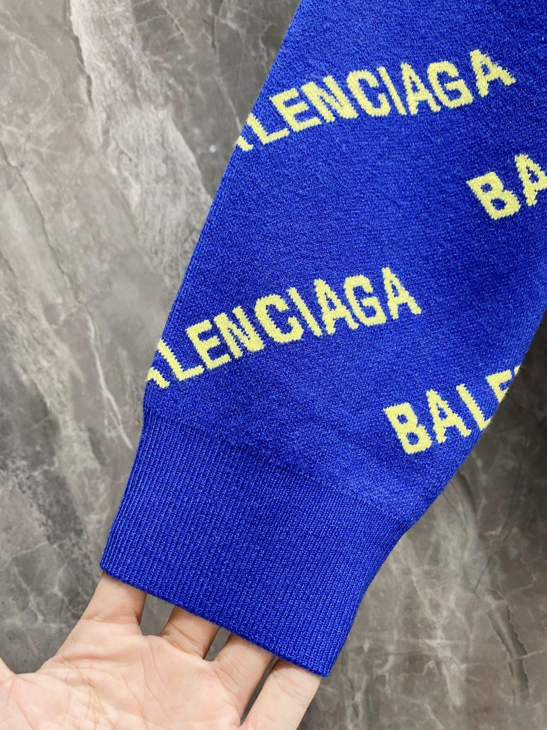 巴黎世家2025毛衣外套 2025秋冬最新系列，专柜1:1顶级复刻，全品相！加厚款，时下最流行的老钱风，