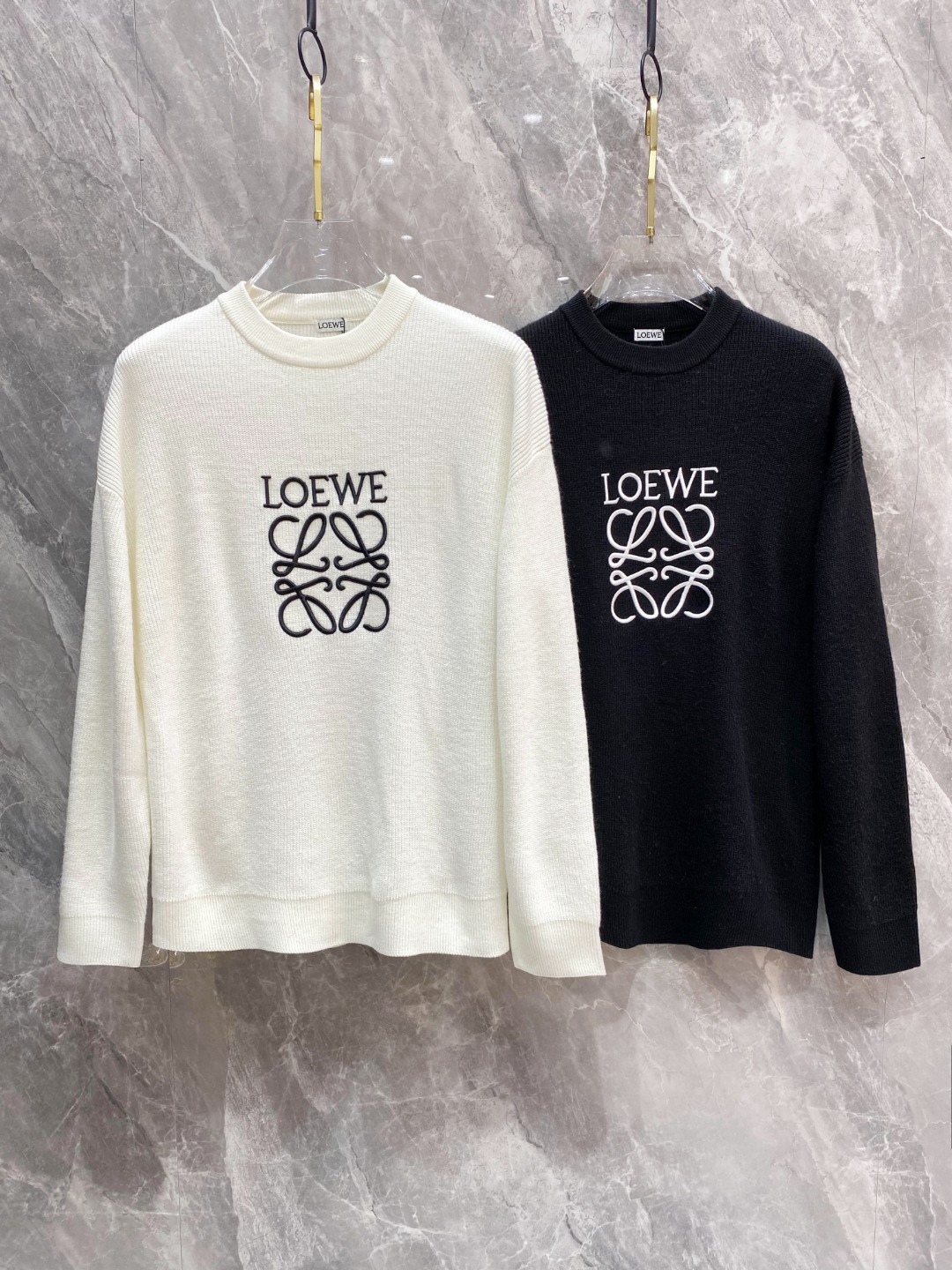 NO:622755,P Luo Yiwei 2025 sweater jacket 2025 autumn and winter latest series, 1:1 top replica at the counter, all in good condition!  Thick style, the most popular old money style nowadays, a must-have item for the boss!  The boss who knows the goods should hurry up and start. Fabric wool size M~3Xl AAA4,,loewe,jackets & coats,sweaters,alexander wang19860909P 罗意威2025毛衣外套 2025秋冬最新系列,专柜1:1顶级复刻,全品相！加厚款,时下最流行的老钱风,老板必备单品！懂货的老板赶紧下手, 面料羊毛 尺码M~3Xl AAA4,,loewe,jackets & coats,sweaters,alexander wang,Men's clothing