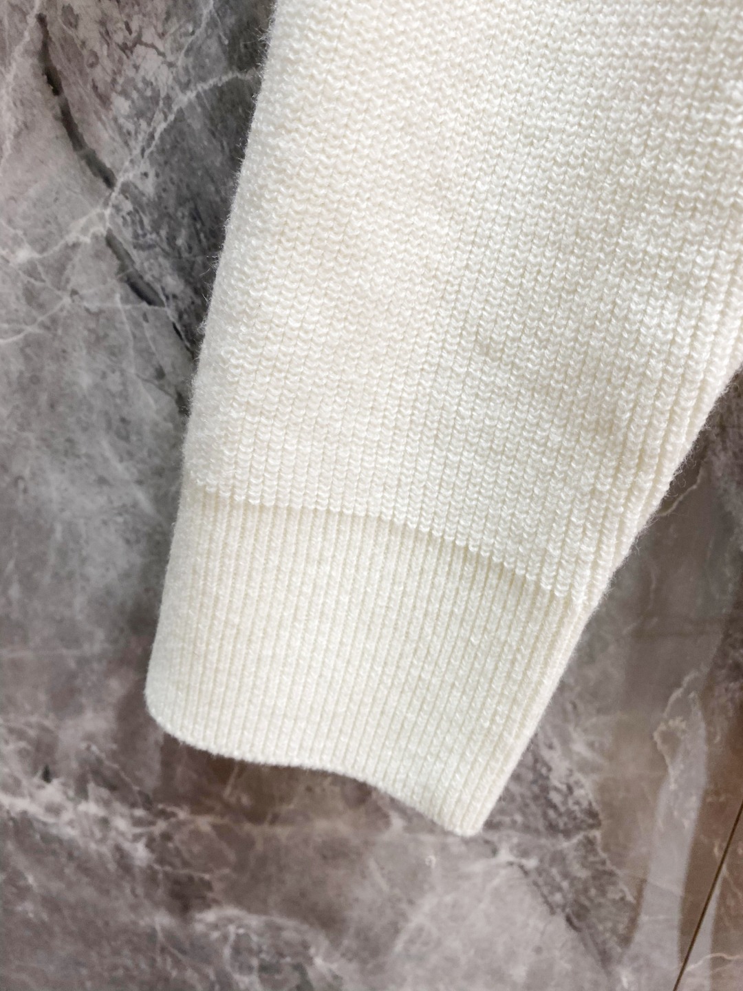 罗意威2025毛衣外套 2025秋冬最新系列，专柜1:1顶级复刻，全品相！加厚款，时下最流行的老钱风，老