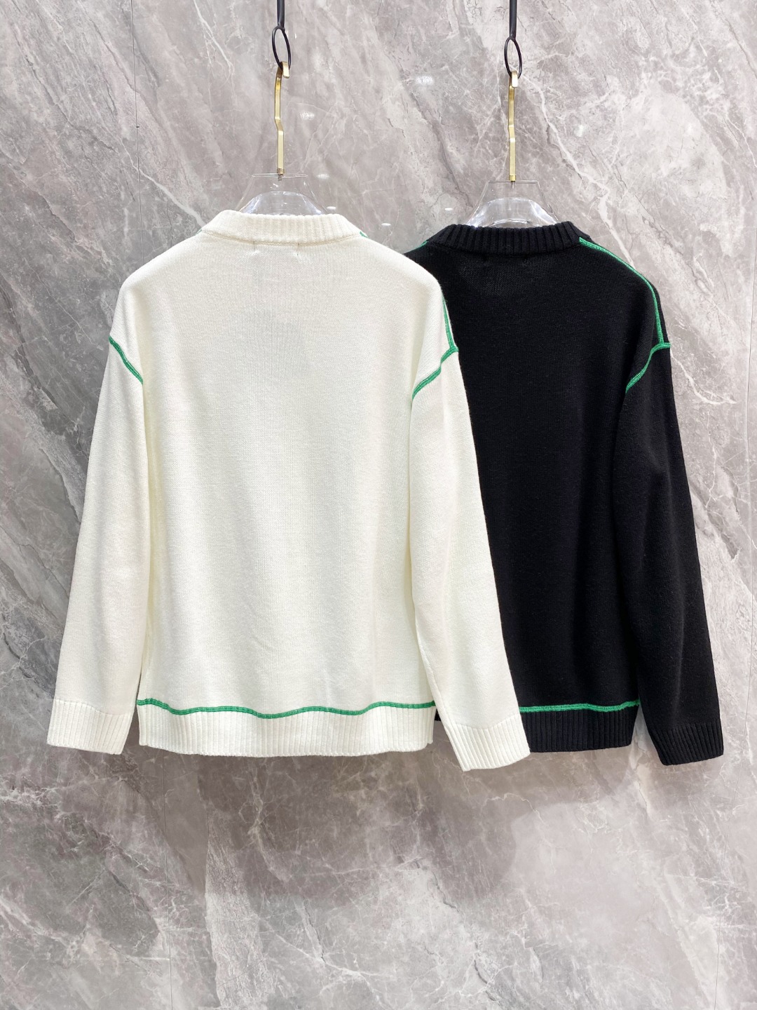 普拉达2025毛衣外套 2025秋冬最新系列，专柜1:1顶级复刻，全品相！加厚款，时下最流行的老钱风，老