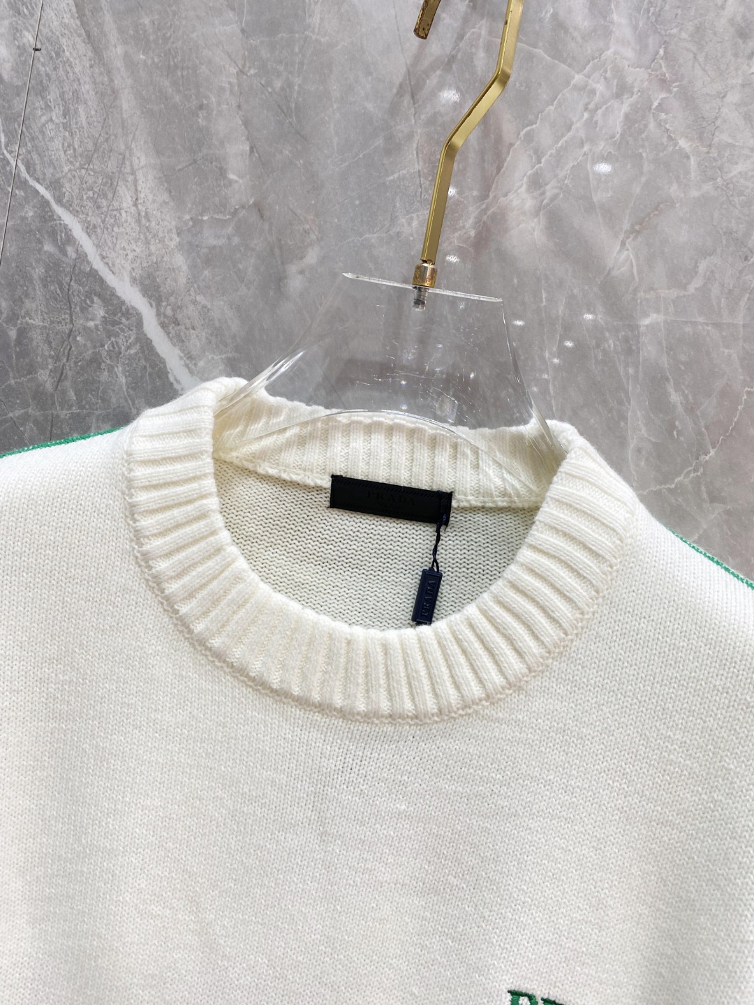 普拉达2025毛衣外套 2025秋冬最新系列，专柜1:1顶级复刻，全品相！加厚款，时下最流行的老钱风，老