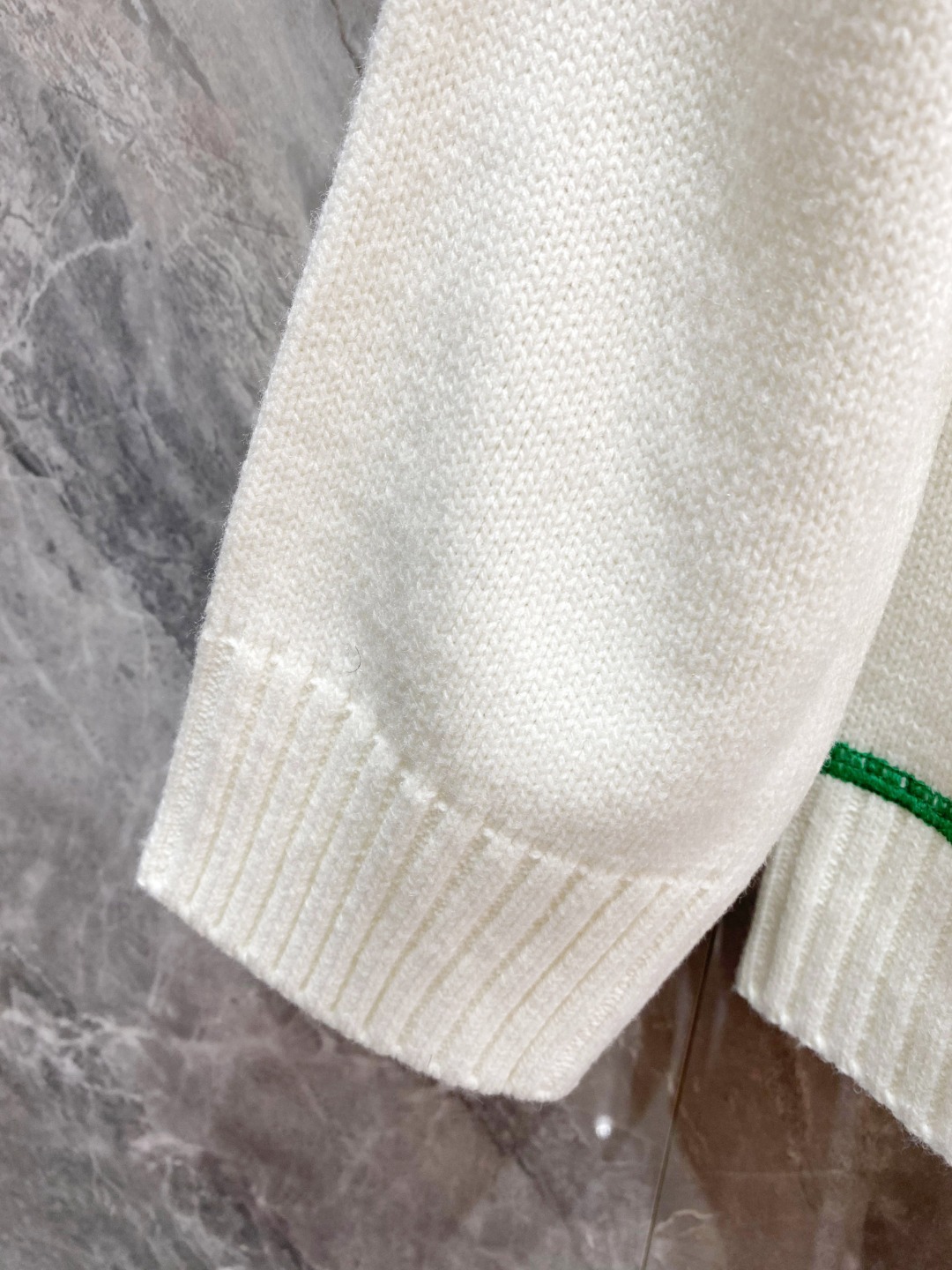 普拉达2025毛衣外套 2025秋冬最新系列，专柜1:1顶级复刻，全品相！加厚款，时下最流行的老钱风，老