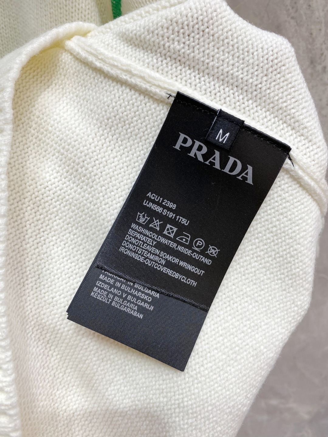 普拉达2025毛衣外套 2025秋冬最新系列，专柜1:1顶级复刻，全品相！加厚款，时下最流行的老钱风，老