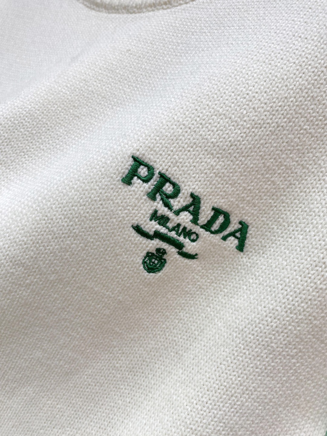 普拉达2025毛衣外套 2025秋冬最新系列，专柜1:1顶级复刻，全品相！加厚款，时下最流行的老钱风，老