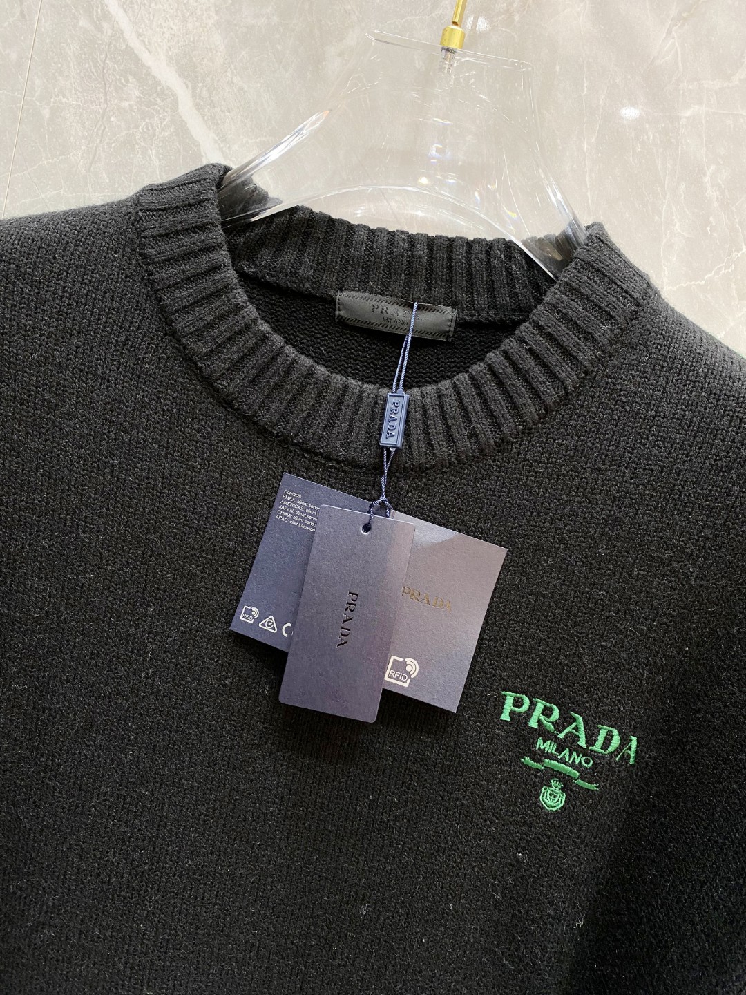 普拉达2025毛衣外套 2025秋冬最新系列，专柜1:1顶级复刻，全品相！加厚款，时下最流行的老钱风，老