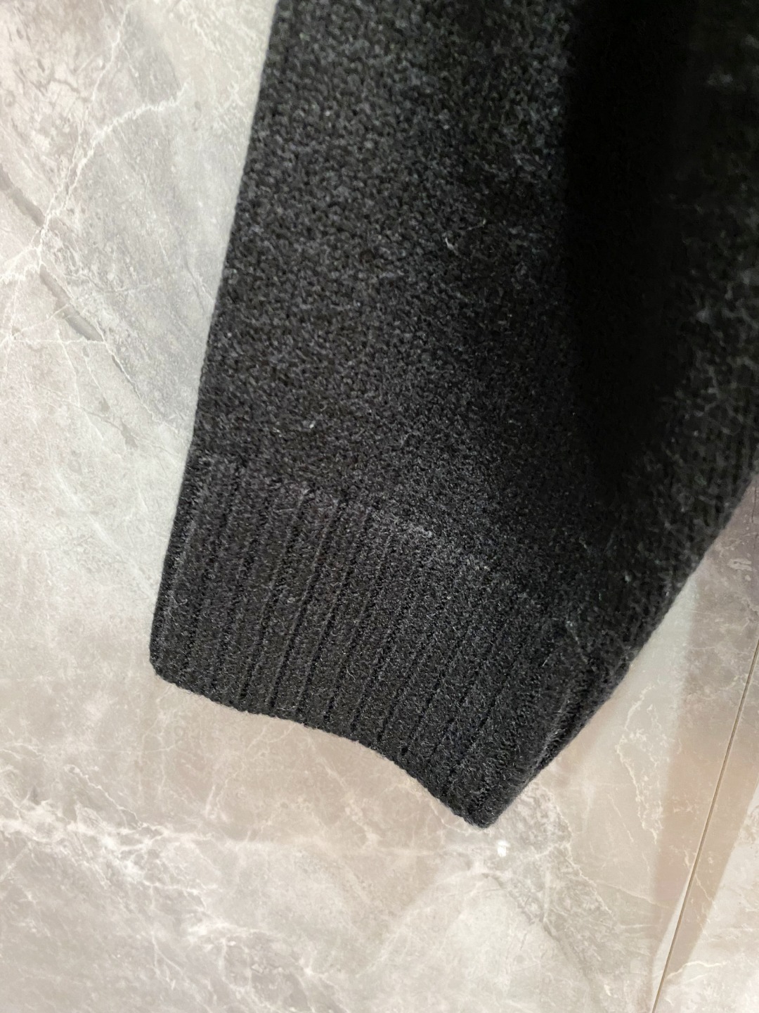 普拉达2025毛衣外套 2025秋冬最新系列，专柜1:1顶级复刻，全品相！加厚款，时下最流行的老钱风，老