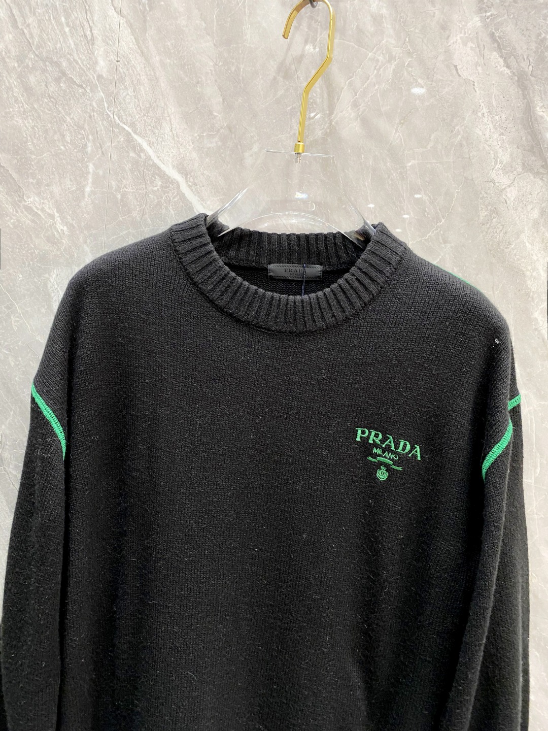 普拉达2025毛衣外套 2025秋冬最新系列，专柜1:1顶级复刻，全品相！加厚款，时下最流行的老钱风，老