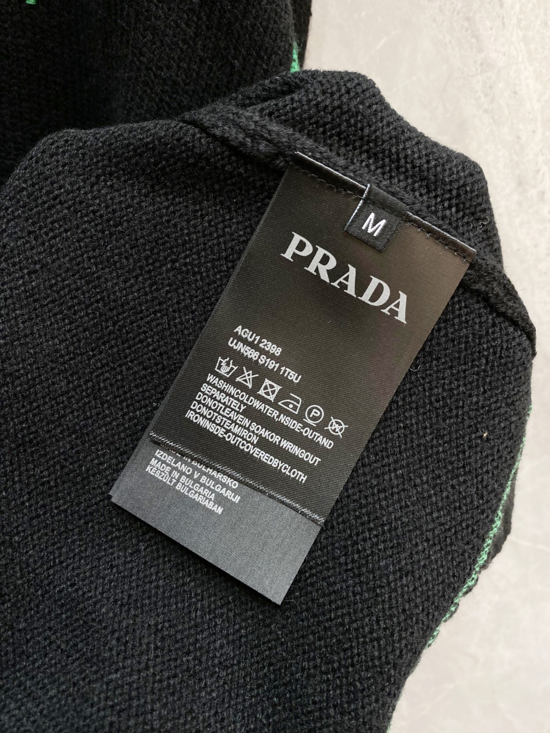 普拉达2025毛衣外套 2025秋冬最新系列，专柜1:1顶级复刻，全品相！加厚款，时下最流行的老钱风，老