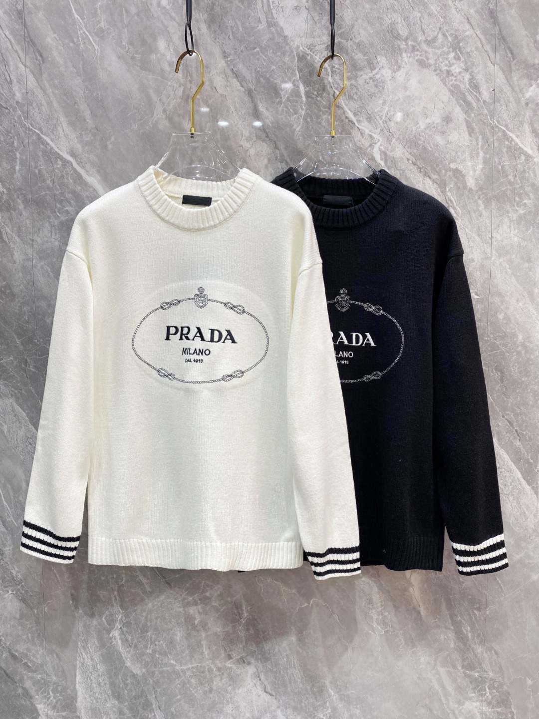 普拉达2025毛衣外套 2025秋冬最新系列，专柜1:1顶级复刻，全品相！加厚款，时下最流行的老钱风，老