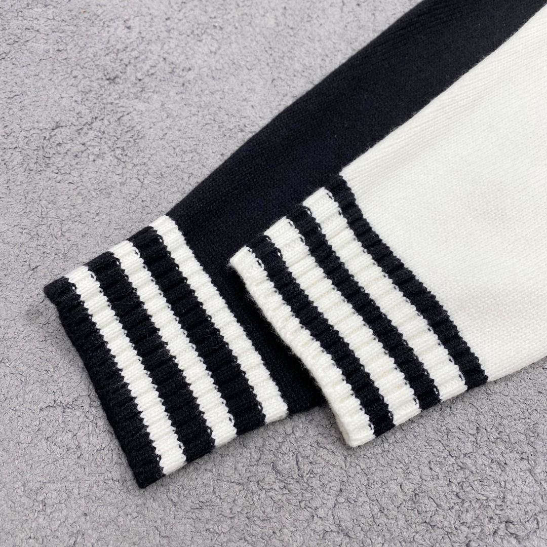 普拉达2025毛衣外套 2025秋冬最新系列，专柜1:1顶级复刻，全品相！加厚款，时下最流行的老钱风，老