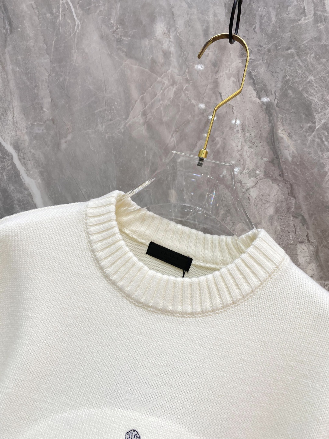 普拉达2025毛衣外套 2025秋冬最新系列，专柜1:1顶级复刻，全品相！加厚款，时下最流行的老钱风，老