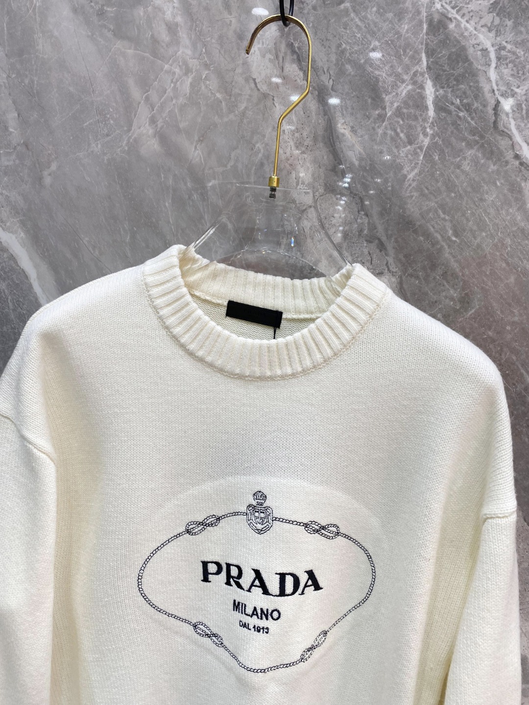 普拉达2025毛衣外套 2025秋冬最新系列，专柜1:1顶级复刻，全品相！加厚款，时下最流行的老钱风，老