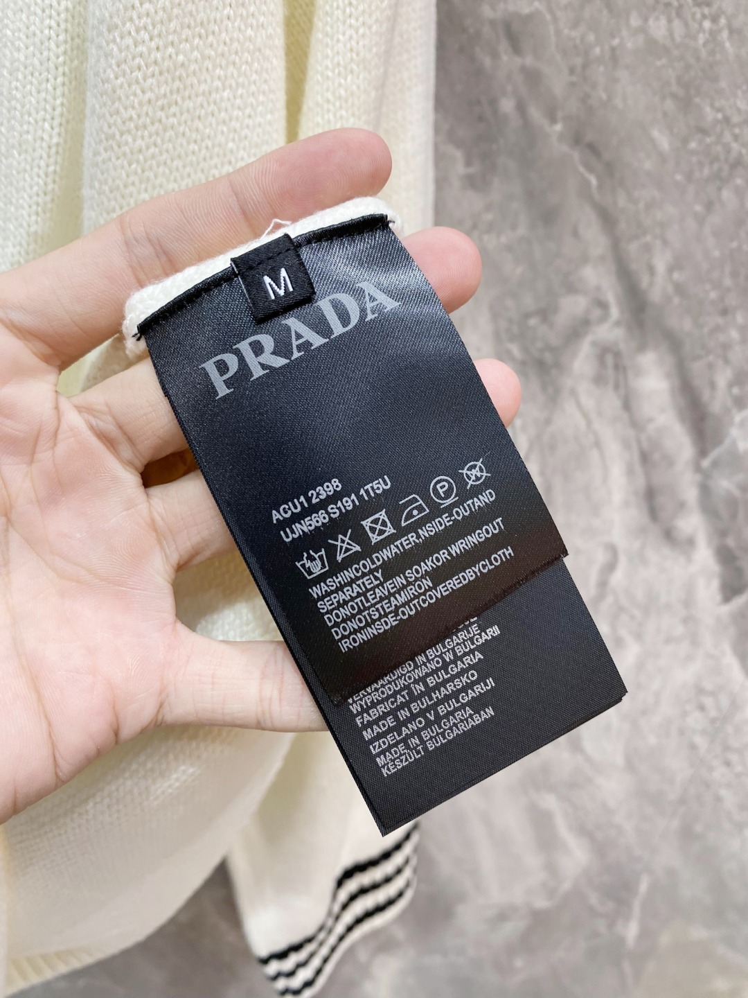 普拉达2025毛衣外套 2025秋冬最新系列，专柜1:1顶级复刻，全品相！加厚款，时下最流行的老钱风，老