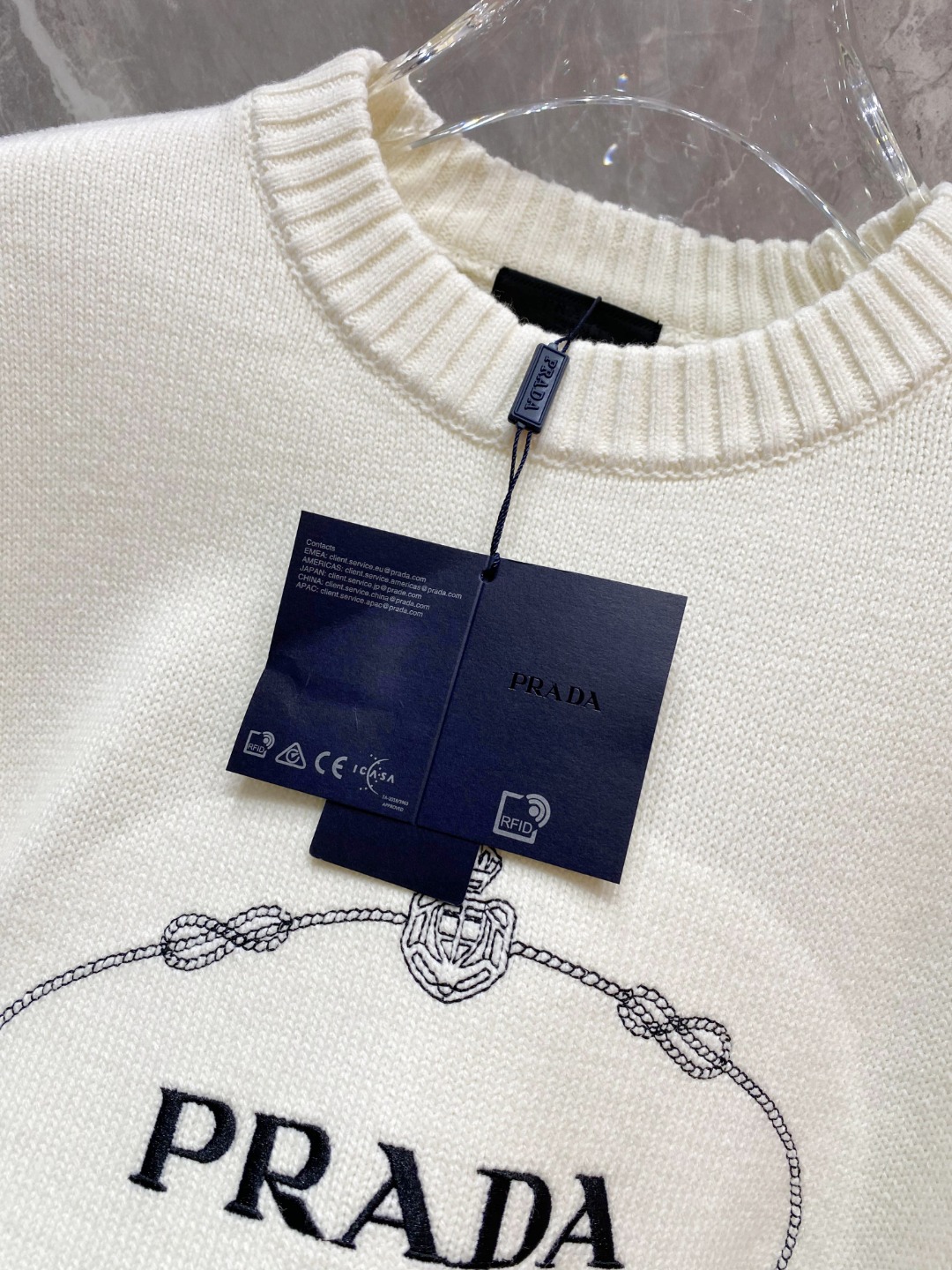 普拉达2025毛衣外套 2025秋冬最新系列，专柜1:1顶级复刻，全品相！加厚款，时下最流行的老钱风，老