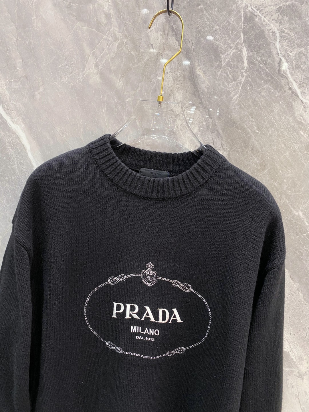 普拉达2025毛衣外套 2025秋冬最新系列，专柜1:1顶级复刻，全品相！加厚款，时下最流行的老钱风，老
