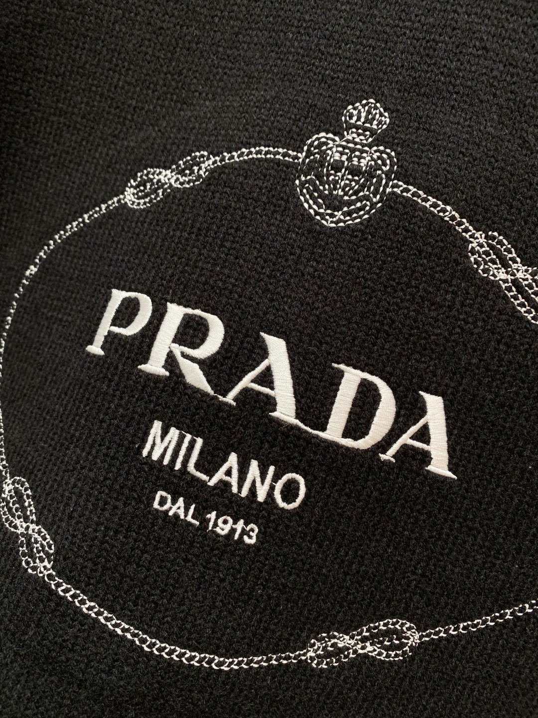 普拉达2025毛衣外套 2025秋冬最新系列，专柜1:1顶级复刻，全品相！加厚款，时下最流行的老钱风，老