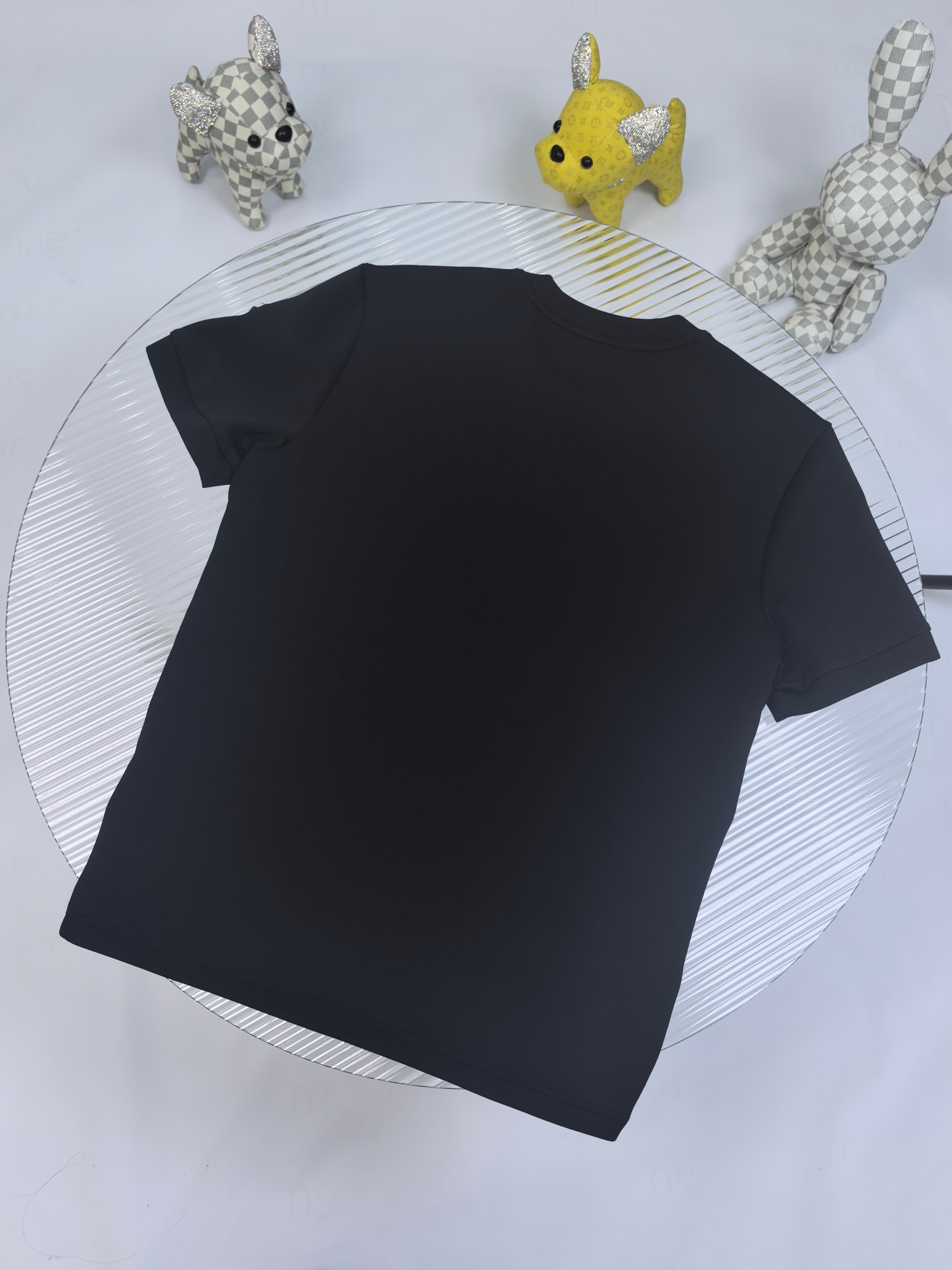 蒙口 2025秋冬 圆领刺绣短袖T恤打底衫 元素性的Logo徽章凸显休闲时尚魅力,依然独领时尚风骚.内搭