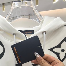 、Lv 2025早秋 新款卫衣,高品质,顶级版本贸易公司渠道订单,海外精品独家限定发售,经典即永恒,入 、Lv 2025早秋 新款卫衣,高品质,顶级版本贸易公司渠道订单,海外精品独家限定发售,经典即永恒,入