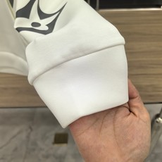 、Lv 2025早秋 新款卫衣,高品质,顶级版本贸易公司渠道订单,海外精品独家限定发售,经典即永恒,入 、Lv 2025早秋 新款卫衣,高品质,顶级版本贸易公司渠道订单,海外精品独家限定发售,经典即永恒,入