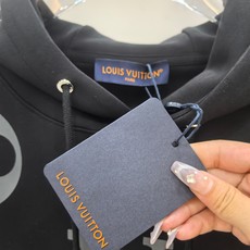 、Lv 2025早秋 新款卫衣,高品质,顶级版本贸易公司渠道订单,海外精品独家限定发售,经典即永恒,入 、Lv 2025早秋 新款卫衣,高品质,顶级版本贸易公司渠道订单,海外精品独家限定发售,经典即永恒,入