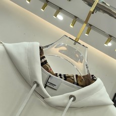 、巴宝莉2025早秋 新款卫衣,高品质,顶级版本贸易公司渠道订单,海外精品独家限定发售,经典即永恒,入 、巴宝莉2025早秋 新款卫衣,高品质,顶级版本贸易公司渠道订单,海外精品独家限定发售,经典即永恒,入