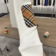 、巴宝莉2025早秋 新款卫衣,高品质,顶级版本贸易公司渠道订单,海外精品独家限定发售,经典即永恒,入 、巴宝莉2025早秋 新款卫衣,高品质,顶级版本贸易公司渠道订单,海外精品独家限定发售,经典即永恒,入
