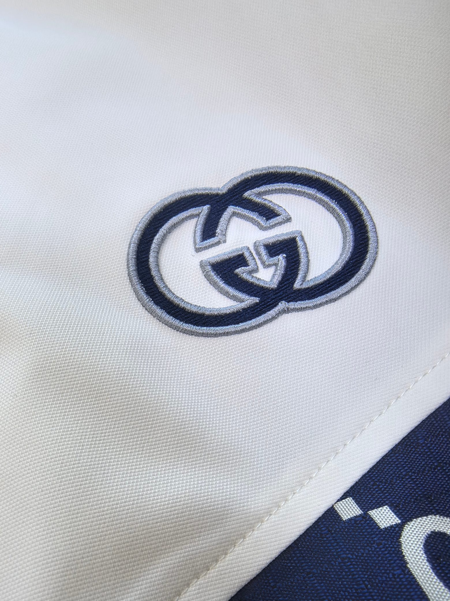 New# GUCCI迪奥经典老花夹克外套｜实用主义中的法式美学这款外套以标志性的蓝色 Oblique 提