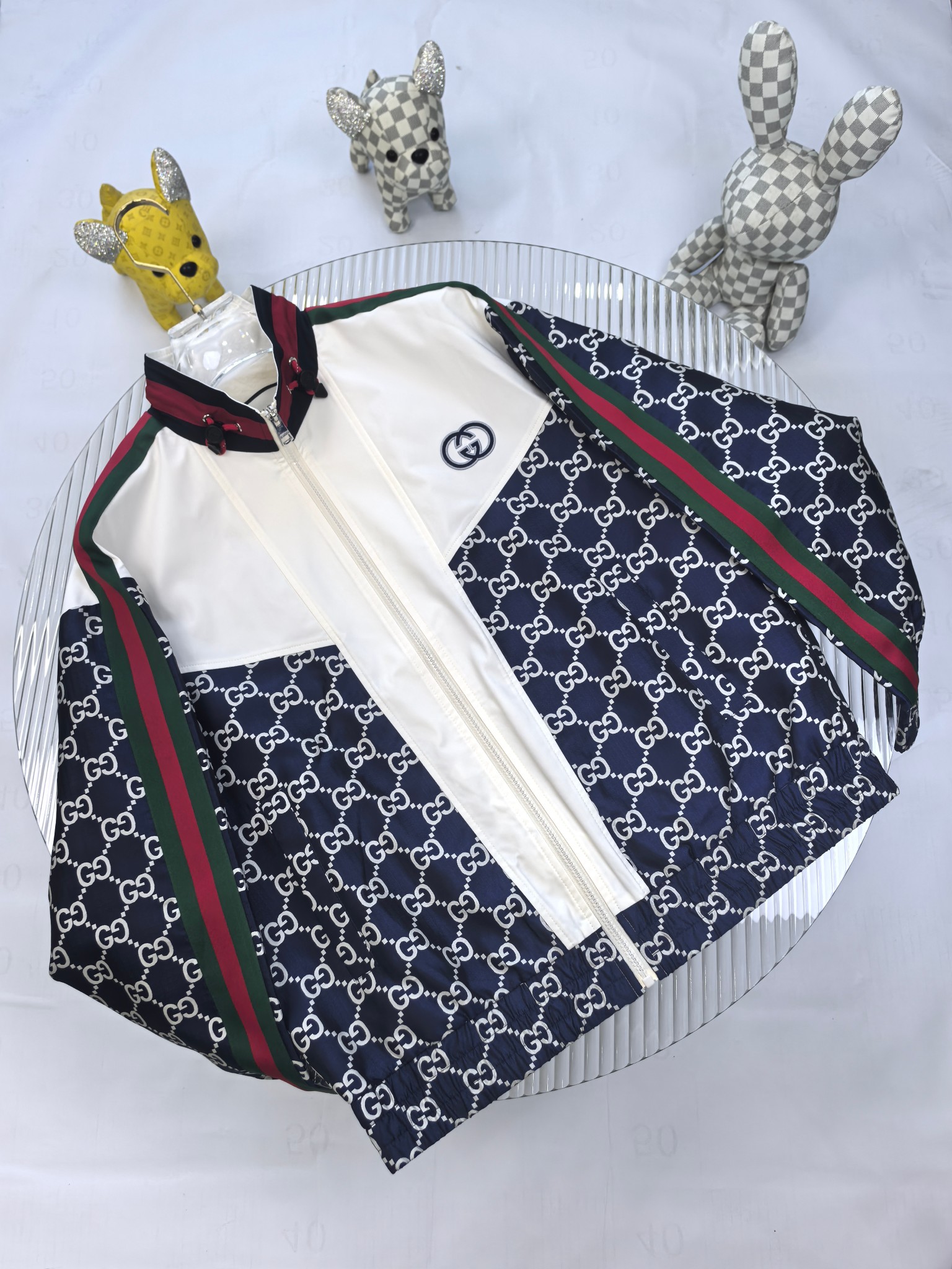 New# GUCCI迪奥经典老花夹克外套｜实用主义中的法式美学这款外套以标志性的蓝色 Oblique 提