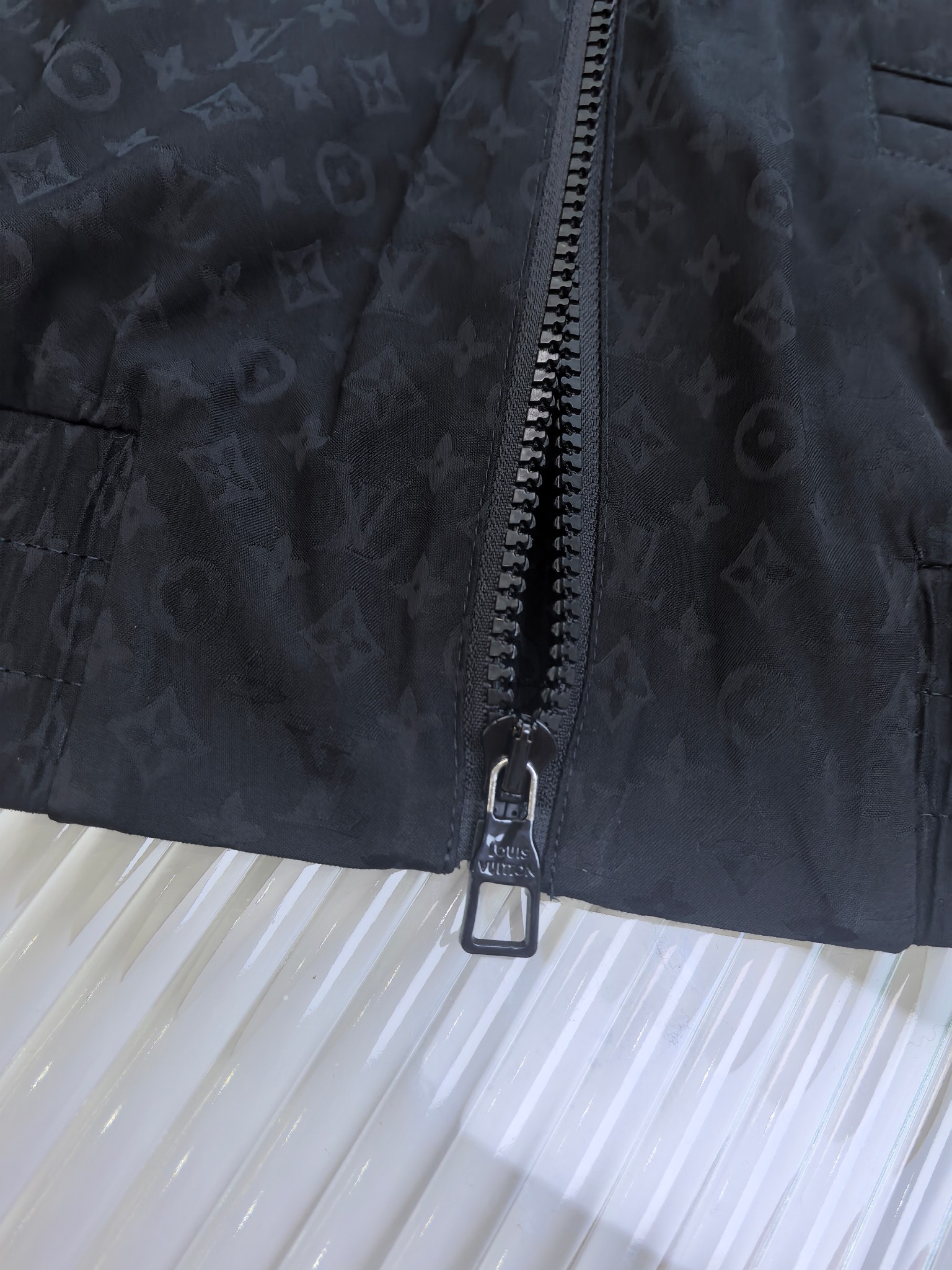 2025SS秋冬新品🆕LV提花夹克外套 系列专柜定制面料 透气舒适度高，细节无可挑剔，品牌元素设计理念，