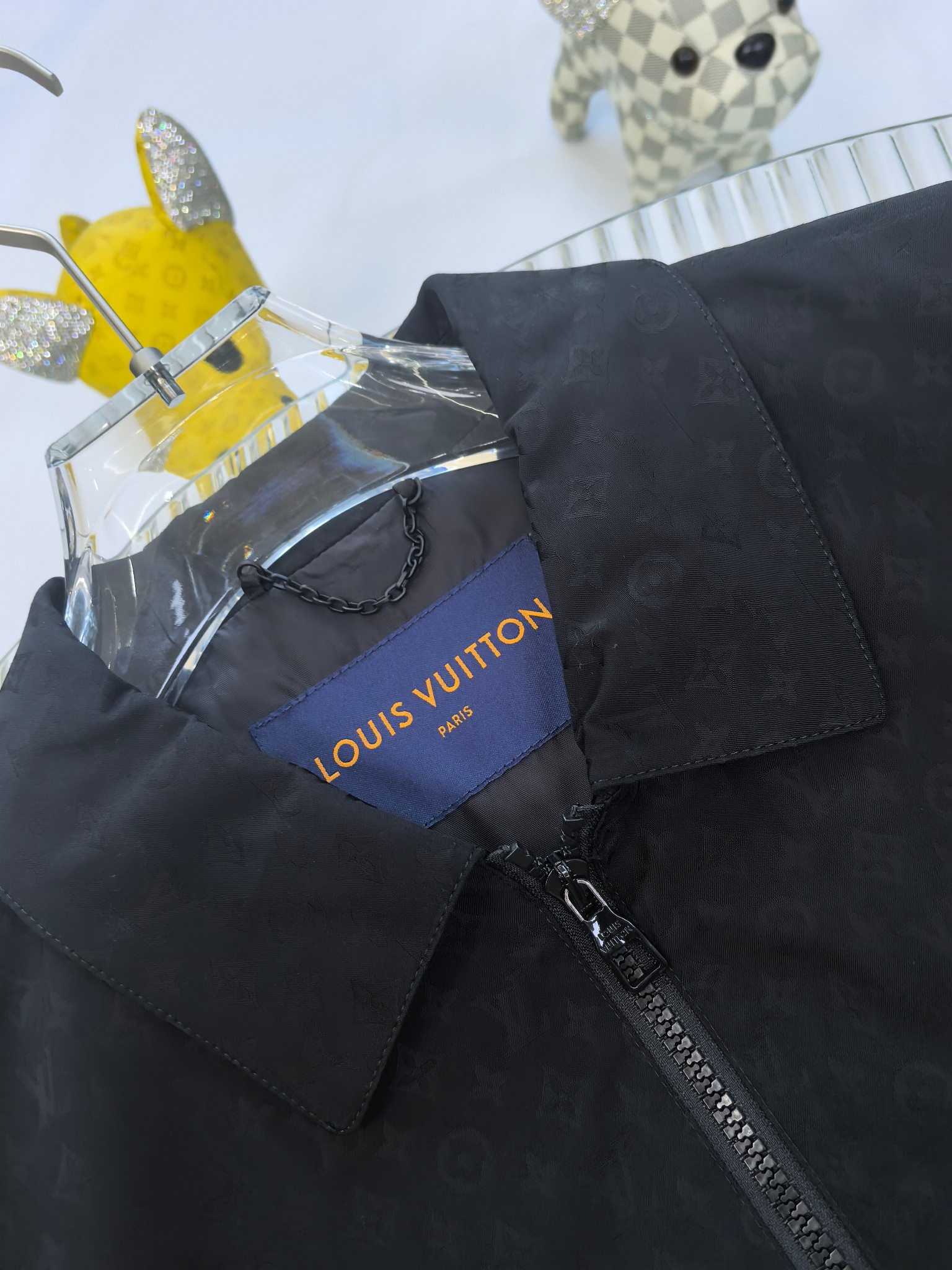 2025SS秋冬新品🆕LV提花夹克外套 系列专柜定制面料 透气舒适度高，细节无可挑剔，品牌元素设计理念，