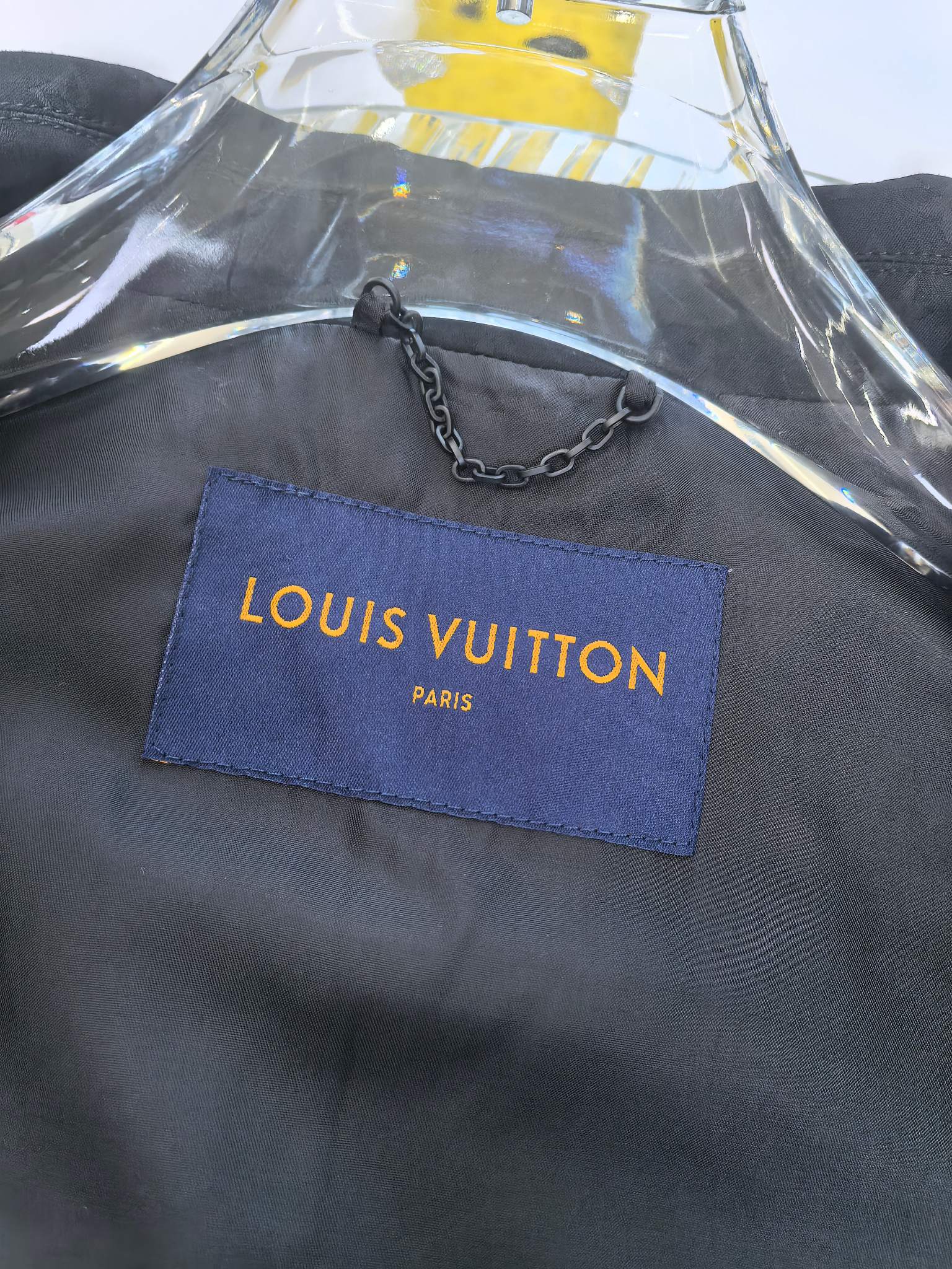 2025SS秋冬新品🆕LV提花夹克外套 系列专柜定制面料 透气舒适度高，细节无可挑剔，品牌元素设计理念，