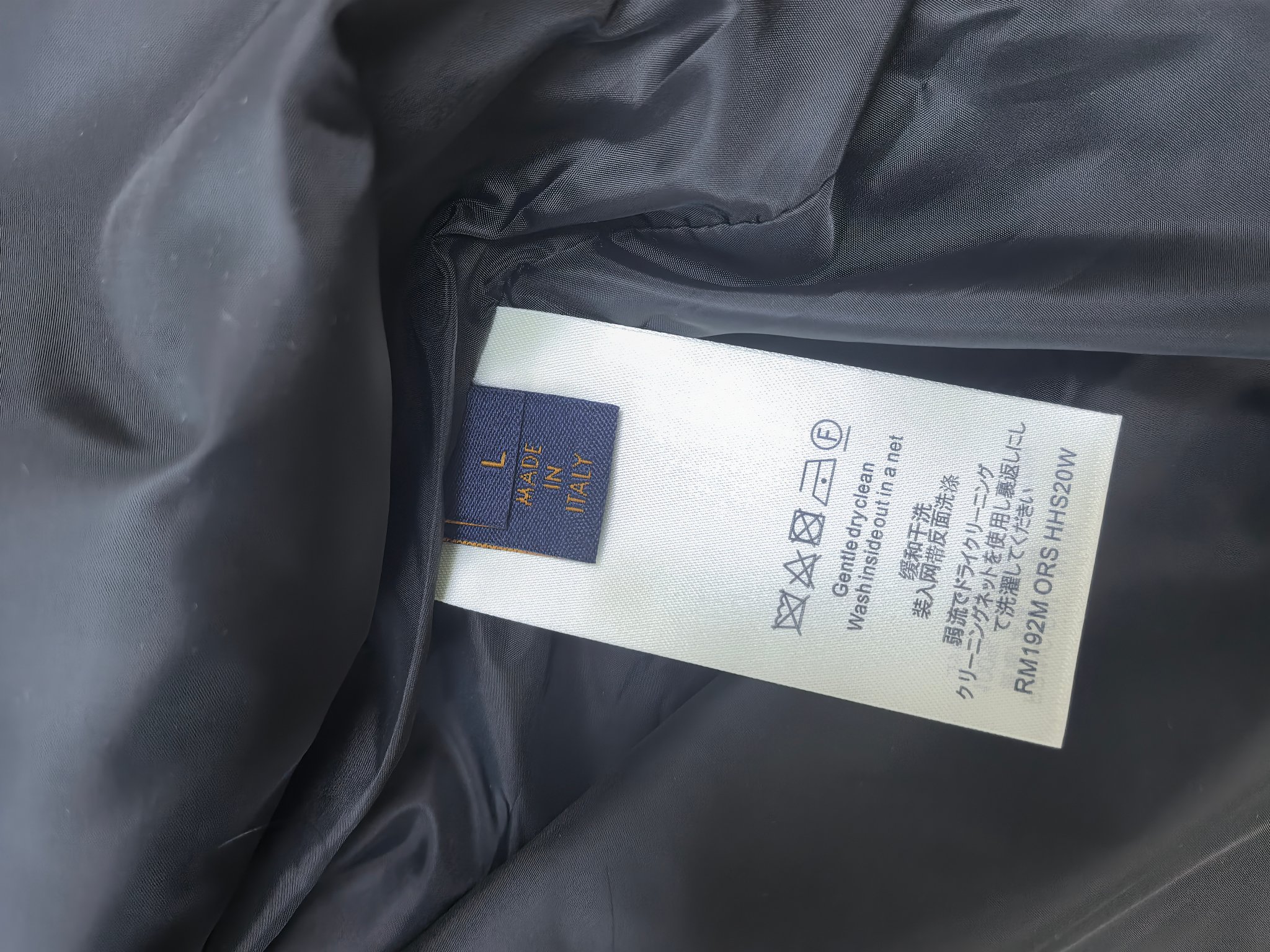 LV 2025ss早春新款发布❤️驴牌连帽夹克外套，春款外套！穿上就是舒适自在又显瘦的存在，慵懒而随性，