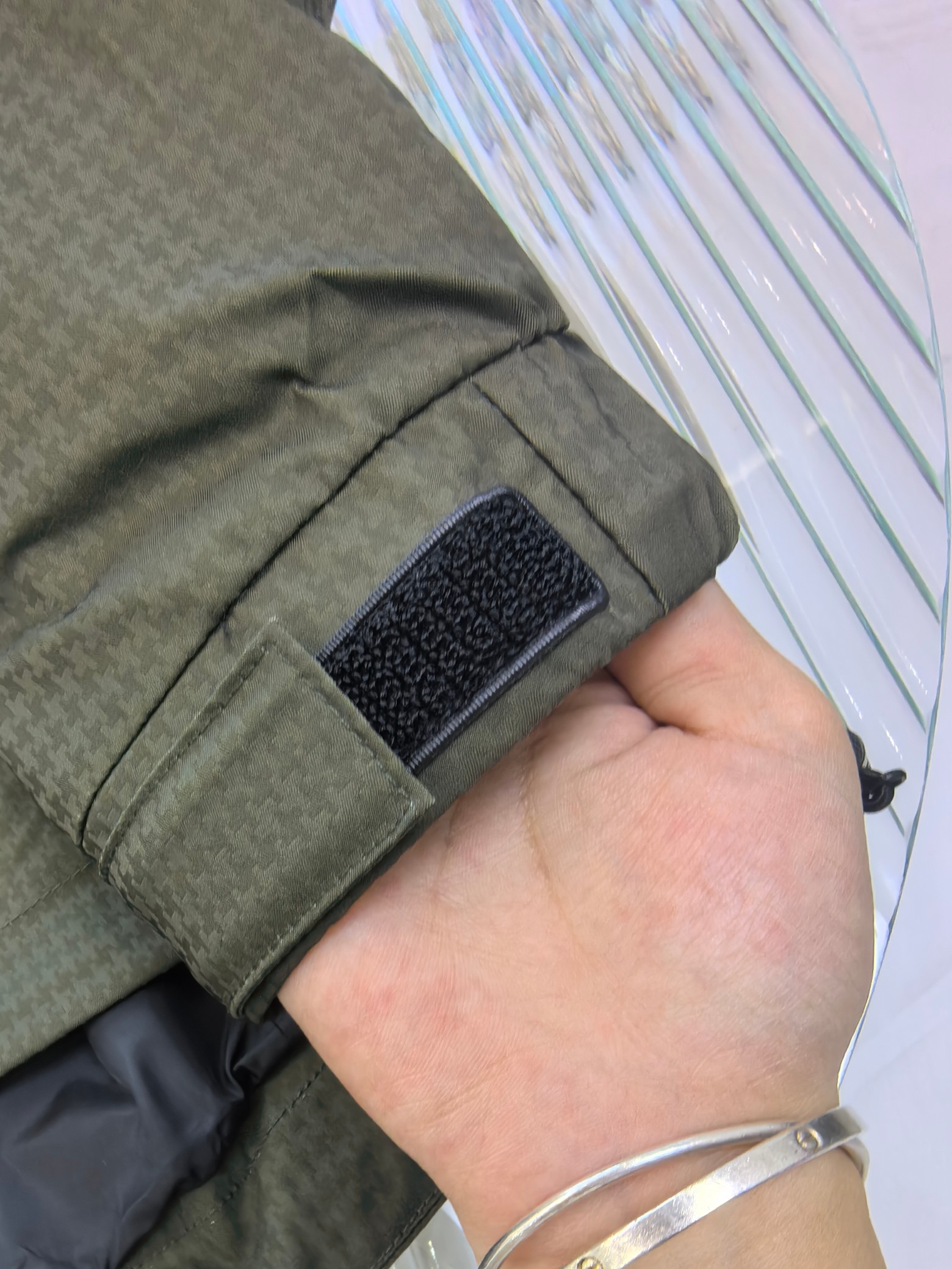 LV2025ss早春新款发布❤️驴牌连帽夹克外套，春款外套！穿上就是舒适自在又显瘦的存在，慵懒而随性，结